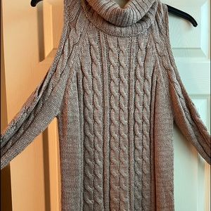 Long sleeve sweater with open shoulder and turtle neck